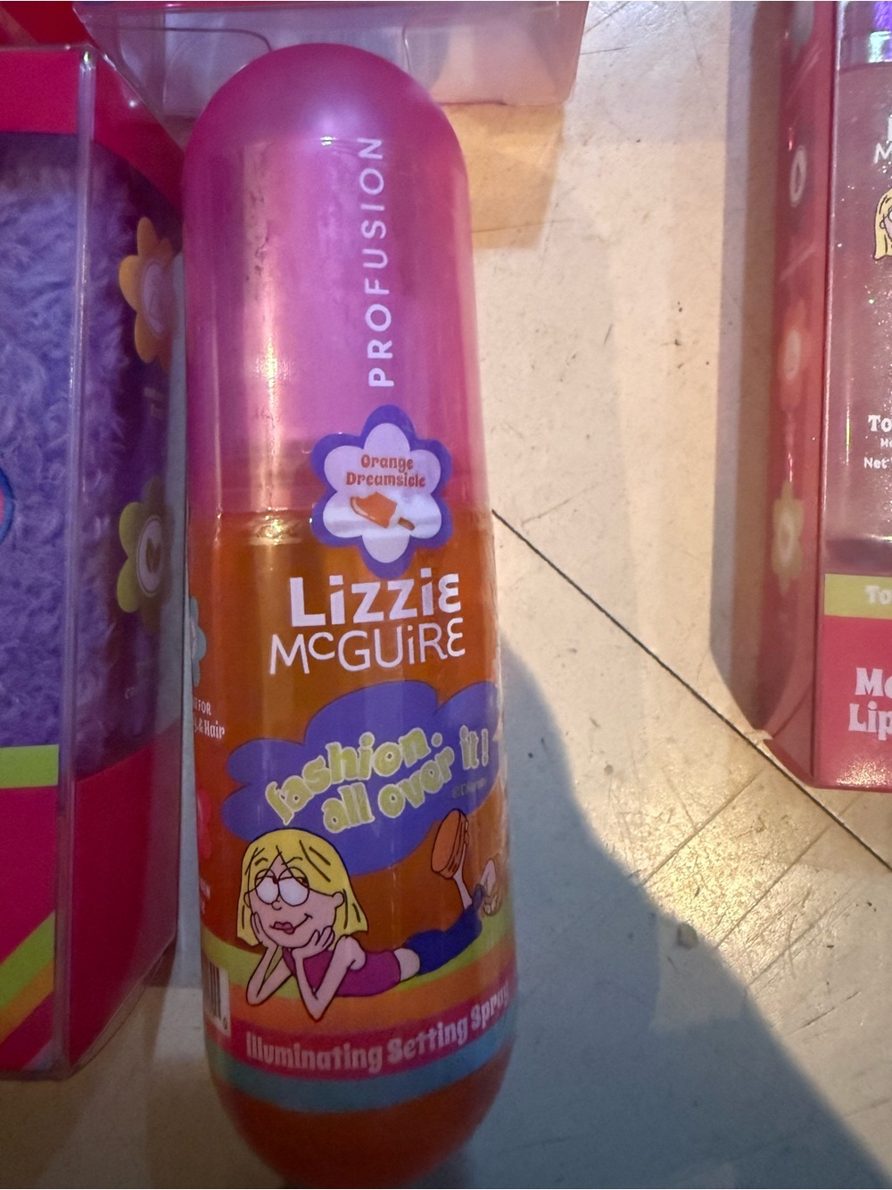 Lizzie McGuire Makeup & Brush Set - Picture 6 of 9